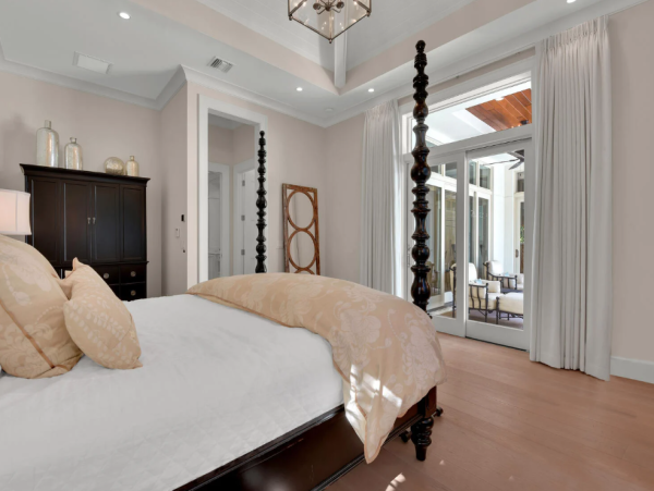 Luxury Coastal Retreat in Naples - Perfect For Your Next Vacation